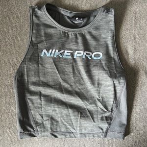 Women’s Nike Cropped Workout Top